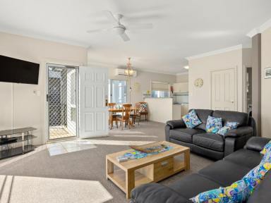 Unit For Sale - NSW - Old Bar - 2430 - APARTMENT IN BEACHFRONT RESORT WITH LIFESTYLE AND INVESTMENT APPEAL  (Image 2)