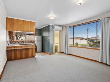 Unit For Sale - TAS - Ulverstone - 7315 - Unit in Great Location  (Image 2)