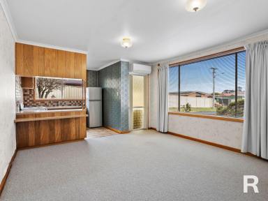 Unit For Sale - TAS - Ulverstone - 7315 - Unit in Great Location  (Image 2)