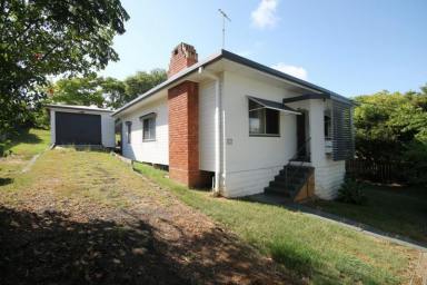 House For Lease - NSW - South Grafton - 2460 - 3 BEDROOM HOME IN THE HEART OF SOUTH  (Image 2)