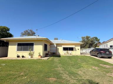 House For Sale - NSW - Moree - 2400 - LARGE FAMILY HOME CLOSE TO SCHOOLS  (Image 2)
