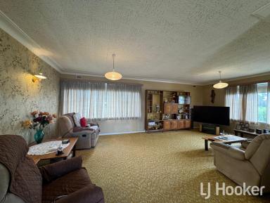 House For Sale - NSW - Inverell - 2360 - Classic 1960's Home with Stunning Views  (Image 2)
