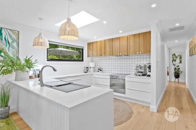 House For Sale - VIC - Balnarring - 3926 - Stylishly Reimagined Home with High-End Studio  (Image 2)