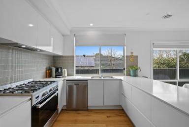 House For Sale - VIC - Drouin - 3818 - LARGE FAMILY HOME  (Image 2)