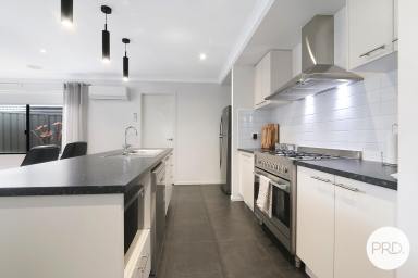 House For Sale - VIC - Leneva - 3691 - FAMILY HOME IN KINCHINGTON ESTATE  (Image 2)