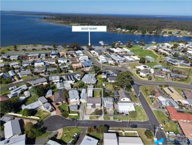 House For Sale - VIC - Paynesville - 3880 - BOATER'S PARADISE WITH STYLE & CONVENIENCE  (Image 2)