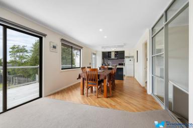 House For Sale - VIC - Paynesville - 3880 - BOATER'S PARADISE WITH STYLE & CONVENIENCE  (Image 2)