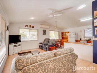 House Sold - QLD - Urangan - 4655 - Prime Coastal Location in Urangan!  (Image 2)