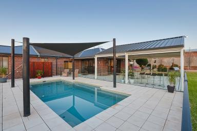 House For Sale - VIC - Mildura - 3500 - Luxurious Family Living!  (Image 2)