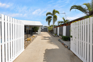 House For Sale - QLD - Slade Point - 4740 - FAMILY LIVING BY THE COAST WITH ALL THE EXTRAS  (Image 2)