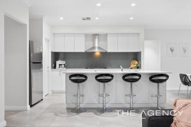 House For Sale - WA - Treeby - 6164 - Space For Family Living!  (Image 2)