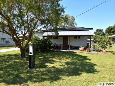 House For Sale - QLD - Tully - 4854 - Step Inside & Be Surprised – Stylish Reno on a Generous Block  (Image 2)