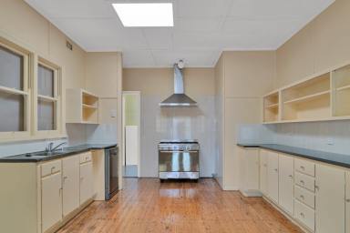 House For Lease - QLD - Centenary Heights - 4350 - Classic Comfort in Centenary Heights  (Image 2)