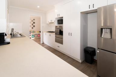 House For Lease - NSW - Bourkelands - 2650 - COMFORTABLE LIVING ON KALOONA DRIVE  (Image 2)
