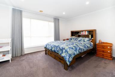House For Lease - NSW - Bourkelands - 2650 - COMFORTABLE LIVING ON KALOONA DRIVE  (Image 2)