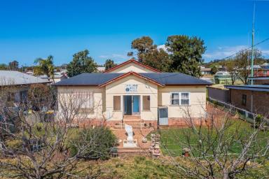House For Sale - NSW - Dunedoo - 2844 - A RARE OPPORTUNITY IN THE HEART OF DUNEDOO  (Image 2)