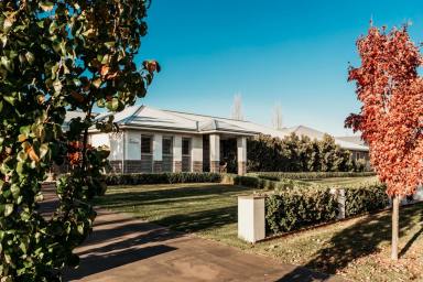 House For Sale - NSW - Mudgee - 2850 - ELEGANT ENTERTAINER WITH DUAL LIVING OPTIONS  (Image 2)