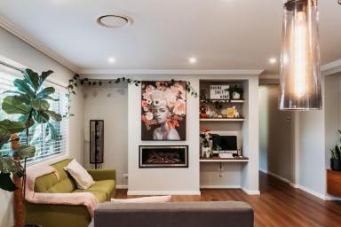 House For Sale - NSW - Mudgee - 2850 - ELEGANT ENTERTAINER WITH DUAL LIVING OPTIONS  (Image 2)