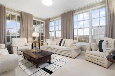 Townhouse For Sale - NSW - Albury - 2640 - Timeless Townhouse in the Heart of Albury  (Image 2)