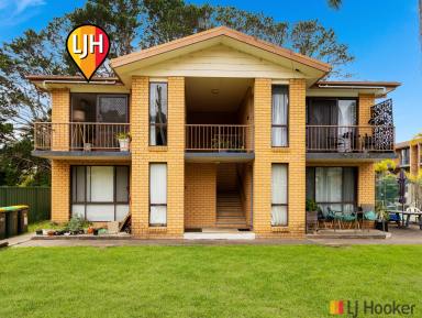 Unit For Sale - NSW - Batehaven - 2536 - Holiday Lifestyle, Prime Location only 375m to the beach - 3-Bedroom Top Floor Unit !  (Image 2)