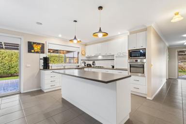 House For Sale - VIC - Ascot - 3551 - Space, Lifestyle & Location  (Image 2)