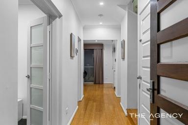 House For Sale - WA - Sorrento - 6020 - Style Without Compromise!  (Image 2)