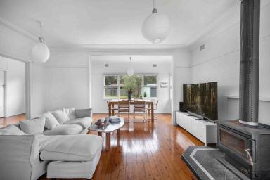 House For Sale - NSW - Berry - 2535 - Charming Cottage with Endless Potential  (Image 2)