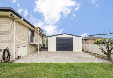 House For Sale - NSW - Grafton - 2460 - ROOM TO LIVE LARGE - GENUINLEY LARGE HOME  (Image 2)