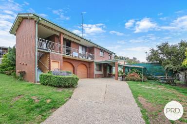 House For Sale - VIC - Bellbridge - 3691 - DUAL-OCCUPANCY OPPORTUNITY WITH LAKE HUME VIEWS  (Image 2)