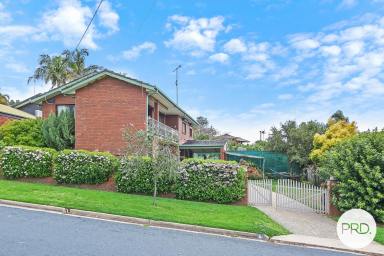 House For Sale - VIC - Bellbridge - 3691 - DUAL-OCCUPANCY OPPORTUNITY WITH LAKE HUME VIEWS  (Image 2)