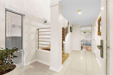 House For Sale - WA - Scarborough - 6019 - Style and Sophistication!  (Image 2)