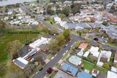 Unit For Sale - VIC - Hamilton - 3300 - Convenient and low maintenance unit  (Image 2)