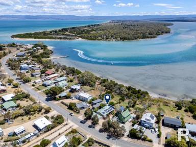 House For Sale - TAS - Coles Bay - 7215 - Move Right In  (Image 2)