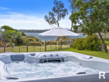 House For Sale - TAS - Coles Bay - 7215 - Move Right In  (Image 2)