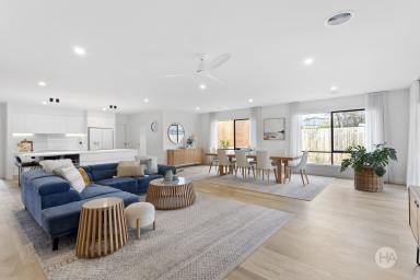 House For Sale - VIC - Dromana - 3936 - Single-Level Design in Prime Beachside Location  (Image 2)