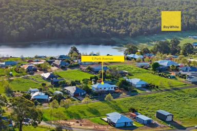 House For Sale - WA - Bridgetown - 6255 - Home on the Avenue in Highlands Estate  (Image 2)