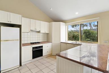 Townhouse For Sale - VIC - Apollo Bay - 3233 - CROW'S NEST - TOP OF TOWN  (Image 2)