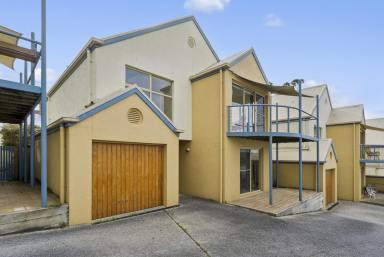 Townhouse For Sale - VIC - Apollo Bay - 3233 - CROW'S NEST - TOP OF TOWN  (Image 2)