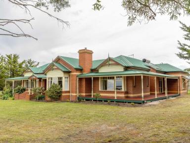 House For Sale - VIC - Goon Nure - 3875 - PANORAMIC LAKEFRONT LIFESTYLE ON 74 ACRES  (Image 2)