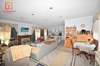 House For Sale - VIC - Shepparton - 3630 - Central Shepparton 2 Bedroom Home - Close to Kmart & Coles  (Image 2)