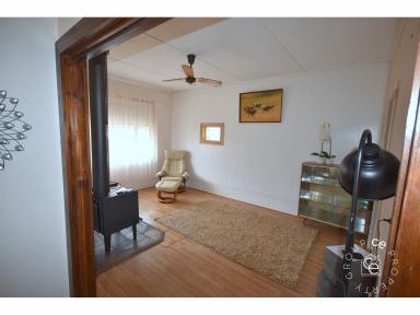 House For Lease - SA - Mannum - 5238 - Quaint & Comfortable Home with Separate Living   (Image 2)