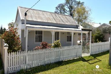 House For Sale - VIC - Beechworth - 3747 - Charming Cottage with Lakeside Views  (Image 2)