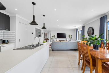 House For Sale - VIC - Strathfieldsaye - 3551 - Modern Family Home with Great Outdoor Entertaining  (Image 2)