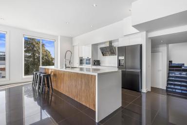 House For Sale - VIC - Altona - 3018 - Ultimate Waterfront Luxury with Sweeping Bay Views  (Image 2)