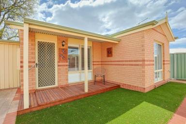 Unit For Sale - VIC - Mildura - 3500 - IMMACULATE TOWNHOUSE PRIME LOCATION  (Image 2)