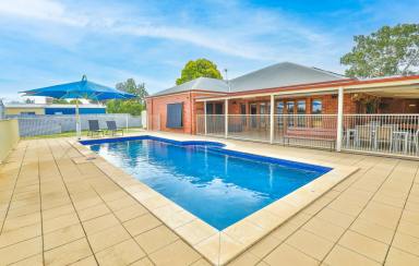 House For Sale - VIC - Merbein - 3505 - ALL THAT & A BIT MORE!  (Image 2)