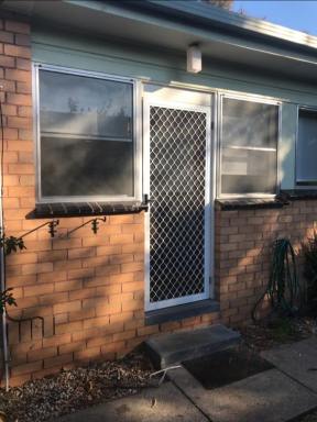 House For Lease - VIC - Frankston - 3199 - BRAND NEW CARPET l SMALL BLOCK OF 3 l GREAT LOCATION  (Image 2)