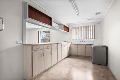 House For Lease - VIC - Mordialloc - 3195 - UNIQUE OPPORTUNITY | CENTRAL LOCATION | STORAGE GALORE  (Image 2)