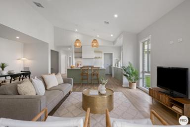 House For Sale - NSW - Thurgoona - 2640 - BEAUTIFULLY PRESENTED, THOUGHTFULLY DESIGNED  (Image 2)