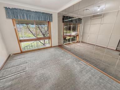 House For Sale - NSW - Leeton - 2705 - LARGE FAMILY HOME  (Image 2)